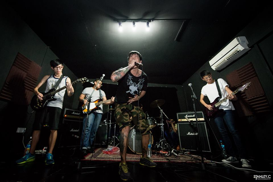Gallow Glass performing at "Just Whack 3" at Pink Noize studios. From left to right: Ryan, Iqbal, Joven, Eng Han & Tim.