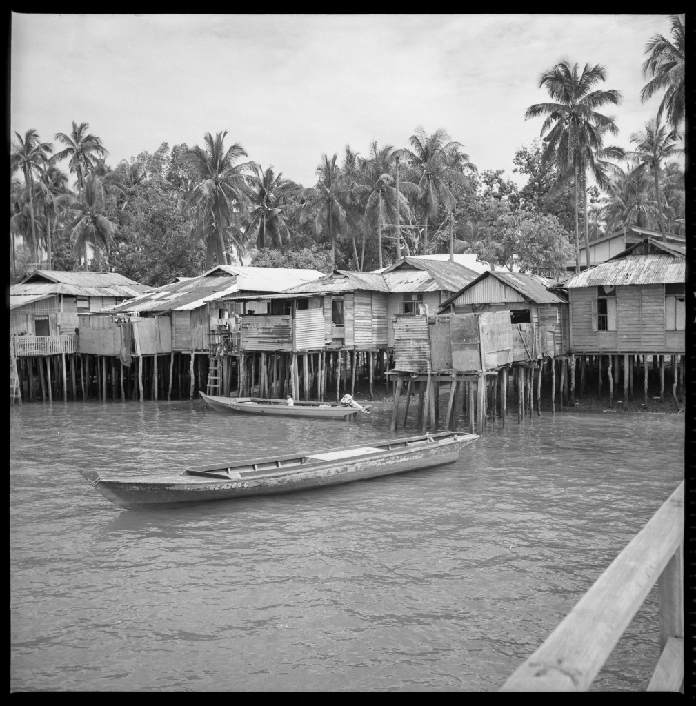 Houses along the coast of Pulau Seking in 1982.  Image courtesy of Geoffrey Benjamin. 