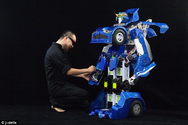 The prototype weighing 35kg, was unveiled at the annual Digital Content Expo in Tokyo in 2014.
